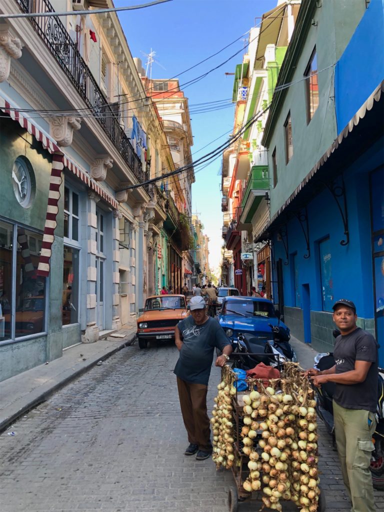Kuuba reis Havanna tanavad